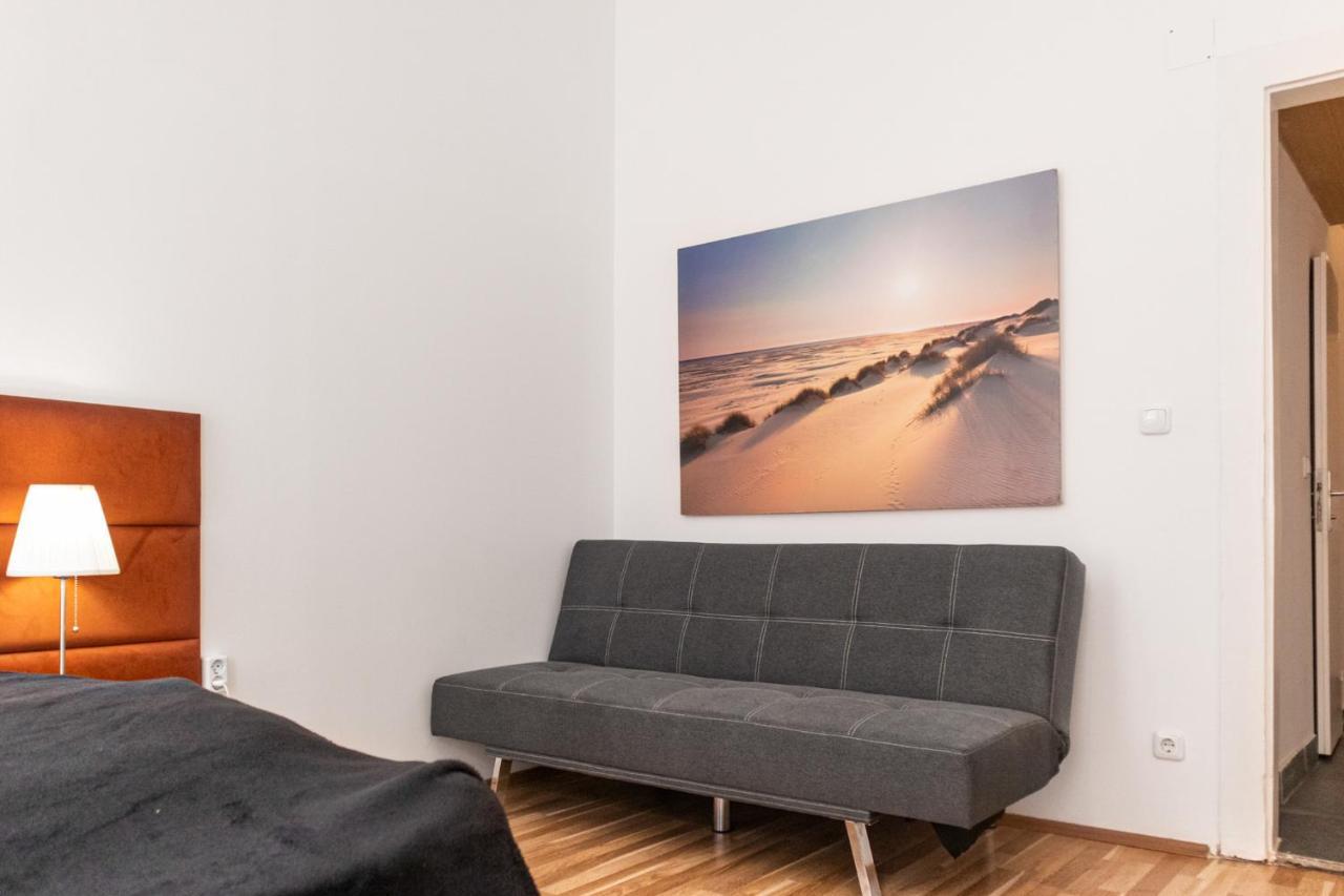 Welcoming Budget 1br Apt. With Best Location Vienne